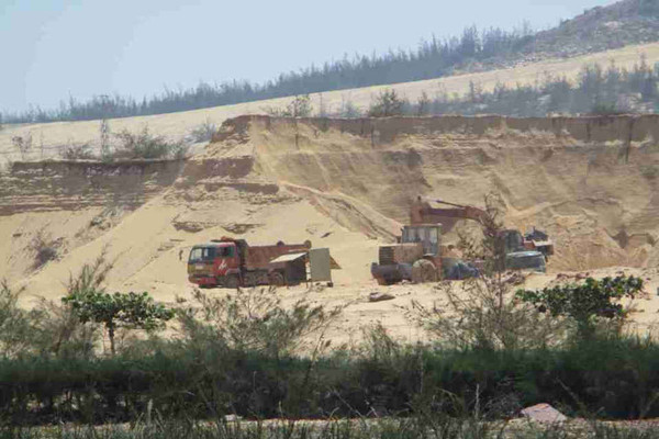 Bình Định: Khai thác cát rầm rộ Khu Kinh tế Nhơn Hội