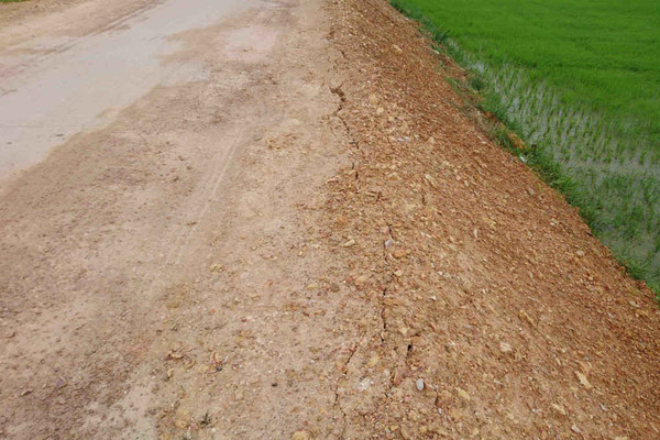 Thừa Thiên Huế: Đường nông thôn chưa nghiệm thu đã hư hỏng, xuống cấp