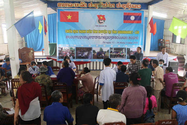 Thanh niên Quảng Trị tham gia chiến dịch tình nguyện tại nước bạn Lào