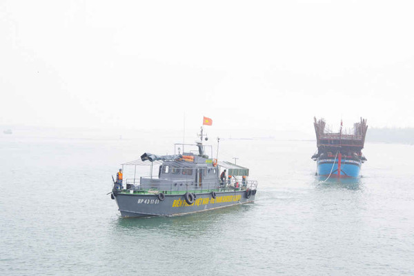 Một tàu câu mực Quảng Nam gặp nạn trên vùng biển Trường Sa