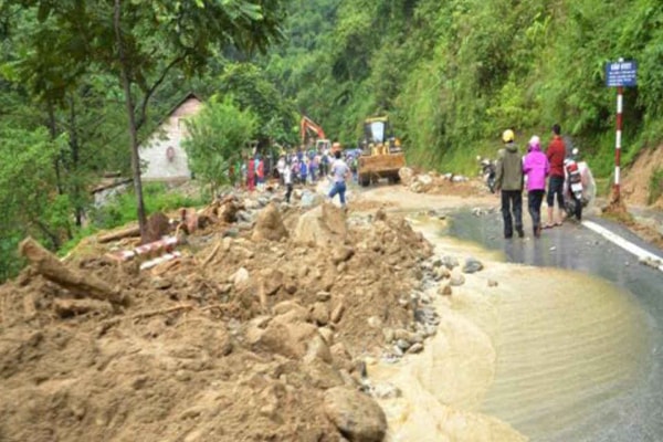 Mưa lũ chia cắt nhiều tuyến đường tại các tỉnh Tây Bắc