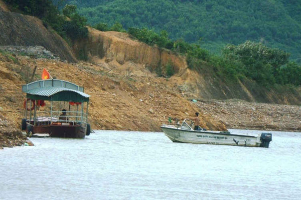 Vườn quốc gia Vũ Quang có dùng thuyền tuần tra để “khai thác” hoạt động du lịch…?