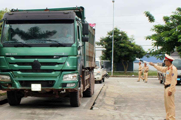 Việt Yên - Bắc Giang: Xử lý hàng trăm trường hợp xe quá khổ, quá tải