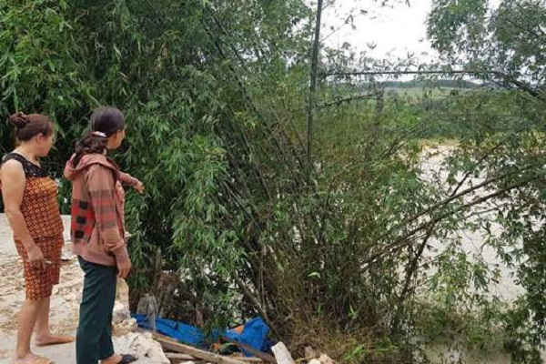 Nghệ An: Sạt lở nghiêm trọng đe dọa 22 hộ dân ở bờ sông Hiếu