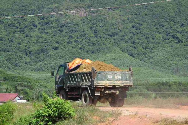 Bình Định: Sở Tài nguyên và Môi trường phản hồi về việc khai thác đất trái phép tại huyện Phù Mỹ
