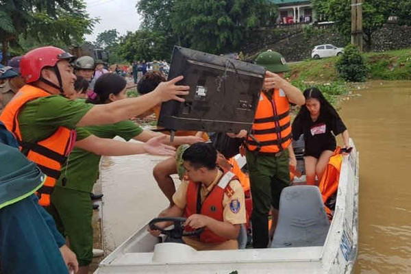 Nước dâng cao không ngừng, TP Thanh Hóa di dời 7.000 dân