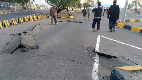 Indonesia: Hàng loạt trận động đất tấn công Lombok, dân hoảng sợ