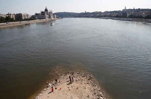 Mực nước ở Danube giảm xuống mức thấp kỷ lục, cản trở vận chuyển ở Hungary