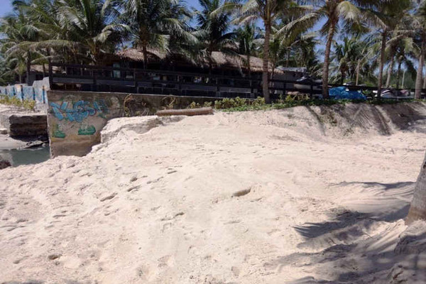 Đà Nẵng: Không có chuyện đập cát bịt dòng cống xả thải gây xói lở
