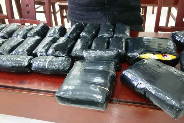 BĐBP Quảng Trị bắt đối tượng vận chuyển 65.800 viên ma túy tổng hợp