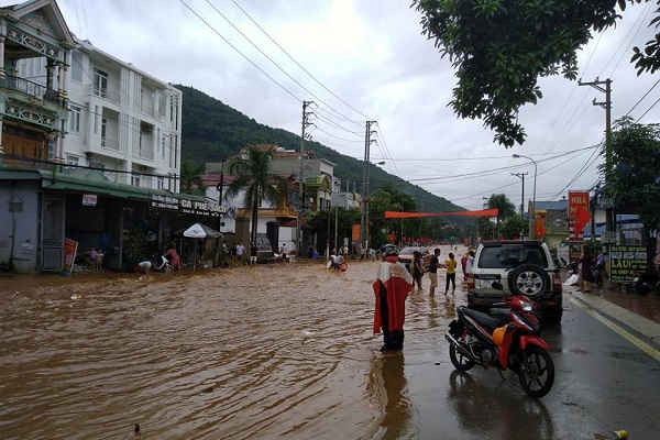 Sơn La: Mưa lớn làm ngập úng quốc lộ 6, thiệt hại nhiều tài sản
