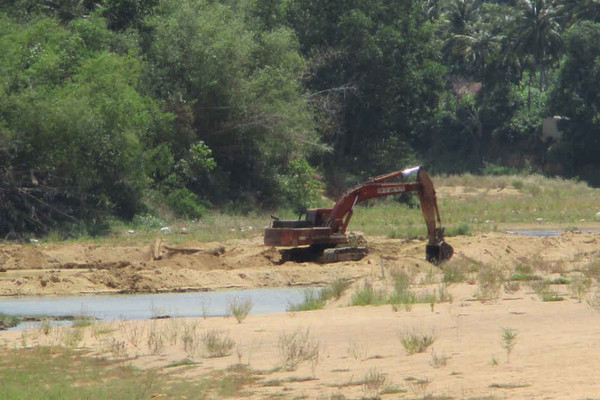 Bình Định: Công ty TNHH Tín Đại Lộc ngang nhiên khai thác đất sét vượt độ sâu trái phép