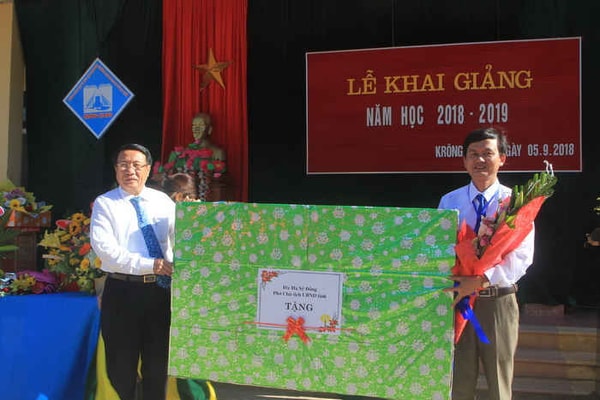 Quảng Trị: Gần 165.000 học sinh nô nức đón chào năm học mới