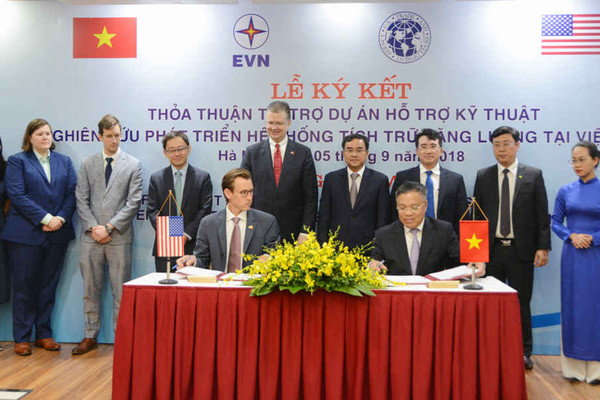 Lễ ký kết hiệp định tài trợ Dự án nghiên cứu phát triển hệ thống tích trữ năng lượng  tại Việt Nam