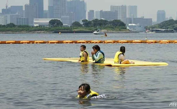Nhật Bản làm sạch các bãi biển gần Tokyo chuẩn bị cho Olympic 2020