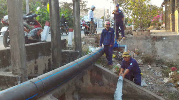 Hà Nội: Thi công tuyến ống cấp nước sạch qua sông Nhuệ ở Nam Từ Liêm