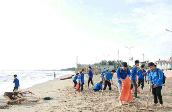 Nghệ An: Ra quân chiến dịch “Hãy làm sạch biển”