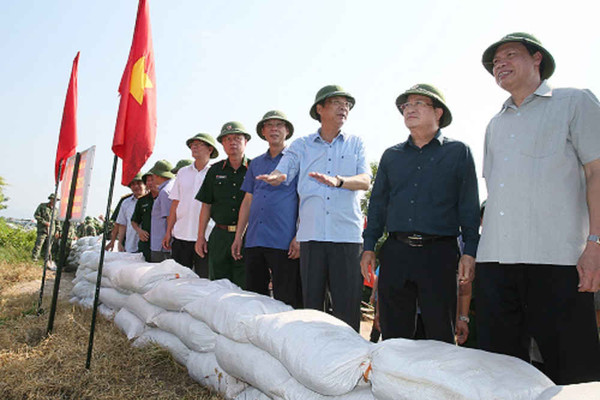 Phó Thủ tướng Trịnh Đình Dũng kiểm tra công tác phòng, chống bão Mangkhut tại Quảng Ninh