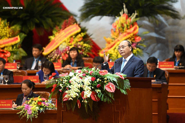 Thủ tướng gặp gỡ, đối thoại với công nhân lao động tại Đại hội Công đoàn Việt Nam ​​​​​​​