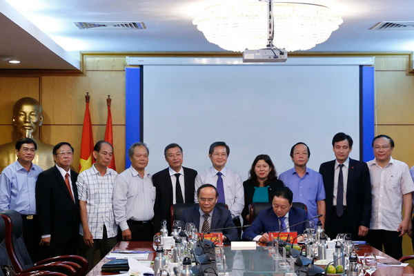 Bộ TN&MT và Hội Luật gia Việt Nam ký kết hợp tác