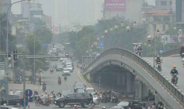 Lo khí thải từ sử dụng xăng dầu tại Hà Nội