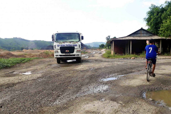 Thừa Thiên Huế: Đường dân sinh bị cày nát, xuống cấp… do xe tải tung hoành
