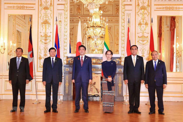 Thủ tướng dự họp báo chung với các nhà lãnh đạo Mekong-Nhật Bản