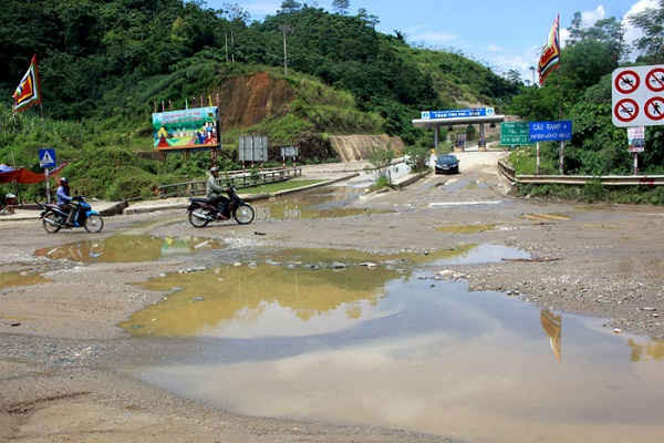 Lào Cai: Người dân khổ khi đi qua nút giao thông IC16 Nội Bào -  Lào Cai