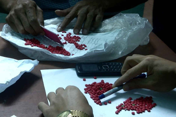 Bắt đối tượng vận chuyển 431 viên ma túy từ Lào về Việt Nam