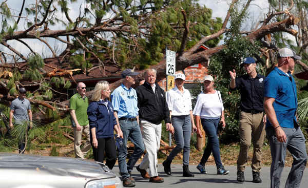 Trump kiểm tra thiệt hại sau bão Michael, những người cứu hộ rao riết tìm kiếm thi thể