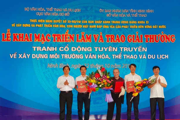Ninh Bình: Khai mạc triển lãm và trao giải tranh cổ động về xây dựng môi trường VH, TT&DL