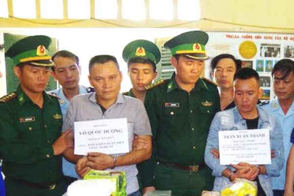 Hà Tĩnh: Bắt 2 đối tượng vận chuyển ma túy từ Lào về Việt nam
