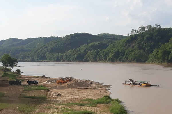 Anh Sơn (Nghệ An): “Cát tặc” vẫn đại náo sông Lam