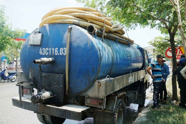 Đà Nẵng: Xử phạt gần 400 triệu đối với doanh nghiệp và tài xế xả cặn nhớt ra môi trường