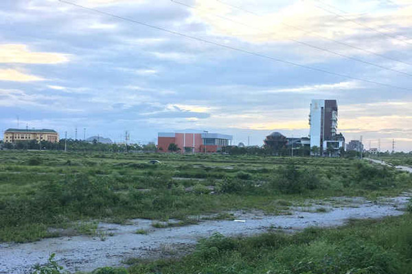 Tiếp bài Hàng chục hécta “đất vàng” bỏ hoang 10 năm ở Ninh Bình: Hủy kết quả đấu giá vẫn cấp GCNQSD đất?