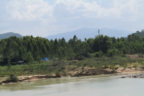 Bình Định: Phía Tây núi Hòn Chà kêu cứu bởi nạn khai thác đá và khai thác cát dưới sông Hà Thanh