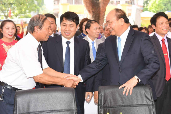 Thủ tướng Nguyễn Xuân Phúc thăm trường THPT Đa Phúc