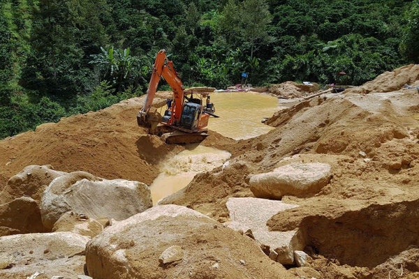 TP Bảo Lộc – Lâm Đồng: Vô tư lấn chiếm đất lâm nghiệp khai thác cát