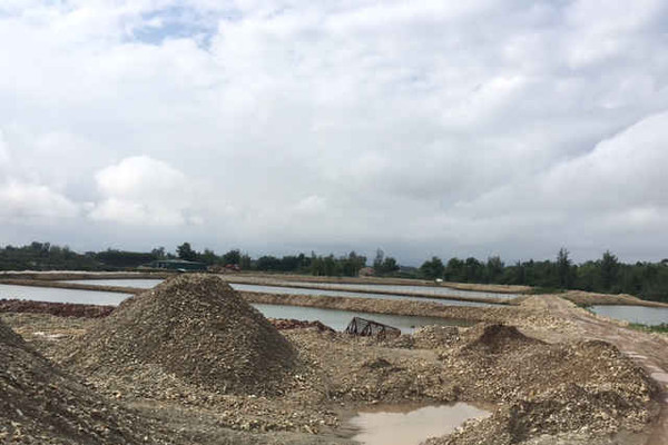 Quảng Ninh: “Núp bóng” dự án nuôi tôm để khai thác cát, sỏi trái phép