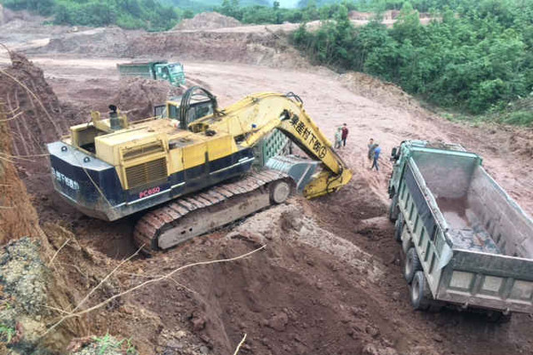 Quảng Ninh: Dàn xe quá tải gắn mác Trường Lộc “tung hoành” trên Quốc lộ 18A