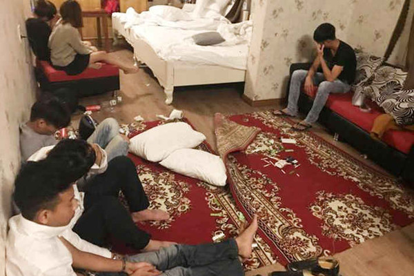 Bắt quả tang gần 20 thanh niên nam nữ “phê” ma túy tại khách sạn