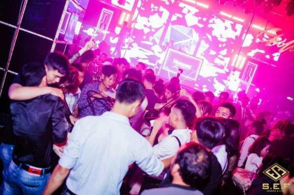 Phát hiện 57 người chơi ma túy trong quán bar lớn nhất Gia Lai
