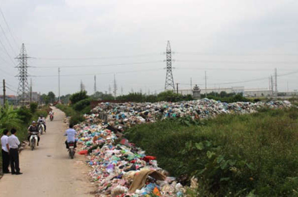 Xã Đại Đồng, huyện Tiên Du: Điểm tập kết rác quá tải, rác thải “bức tử” đường liên thôn