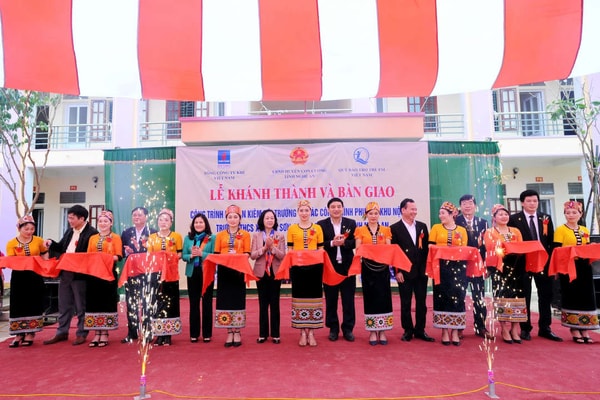 PV GAS tham gia khánh thành công trình khu nội trú Trường THCS Môn Sơn, Nghệ An