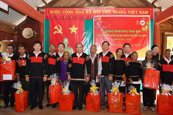 Thủ tướng Nguyễn Xuân Phúc thăm, tặng quà Tết cho bà con các dân tộc ở Đắk Nông