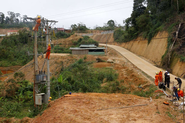 Quảng Nam: Khẩn trương cấp điện cho 2 xã miền núi, biên giới trước Tết Nguyên đán