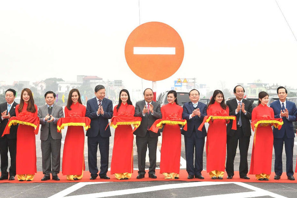 Thủ tướng Nguyễn Xuân Phúc phát lệnh thông tuyến nối hai cao tốc quan trọng