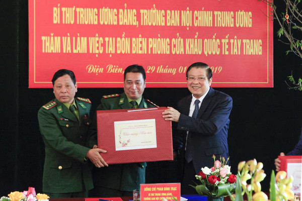 Đồng chí Phan Đình Trạc Bí thư Trung ương Đảng, Trưởng ban Nội chính trung ương thăm và chúc tết tại Điện Biên