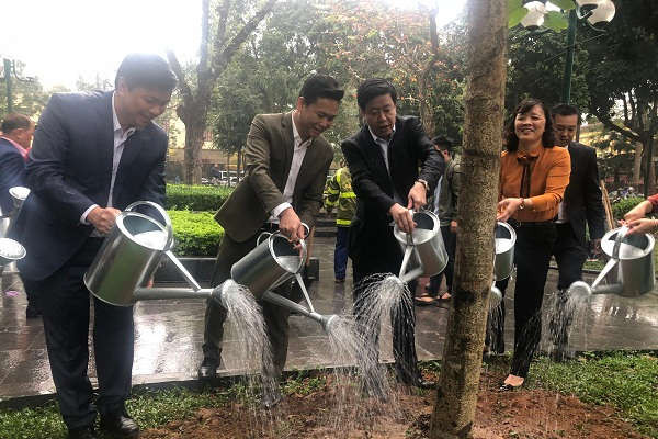 Hoàn Kiếm – Hà Nội : Hưởng ứng Tết trồng cây "Đời đời nhớ ơn Bác Hồ” Xuân Kỷ Hợi