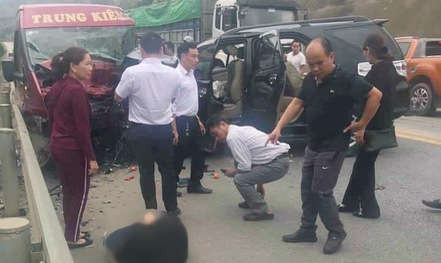 Cao tốc Nội Bài - Lào Cai: Tai nạn xe khách, 9 người bị thương